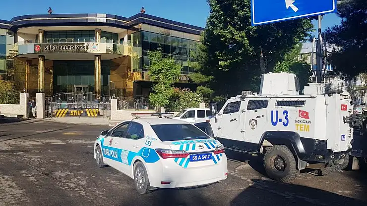 VALİ ATİK, SİİRT BELEDİYESİNE KAYYUM OLDU.. KURTALAN VE BAYKAN KAYMAKAMLARI DA İLÇELERİNİN BELEDİYELERİNE KAYYUM ATANDILAR