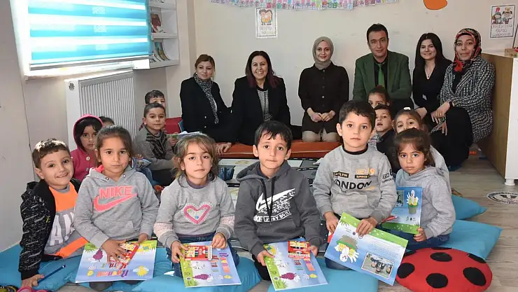VALİ EŞİ GÜNEY HACIBEKTAŞOĞLU, OKUL ZİYARETLERİNDE ÖĞRENCİLERLE BULUŞTU