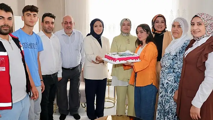 Vali Eşi Kızılkaya'dan Şehit Kızına Doğum Günü Sürprizi 