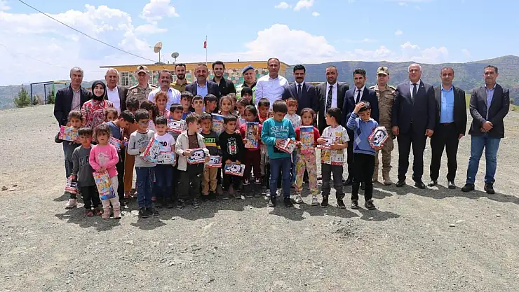 Vali Hacıbektaşoğlu, Baykan'da Köy Okullarını Ziyaret Etti