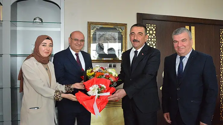 VALİ HACIBEKTAŞOĞLU, PTT'NİN 182. KURULUŞ YIL DÖNÜMÜ MÜNASEBETİYLE PTT HEYETİNİ KABUL ETTİ