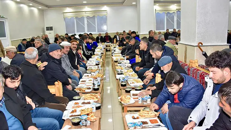 Vali Kızılkaya, Kayabağlar Beldesinde Vatandaşlarla İftarda Bir Araya Geldi