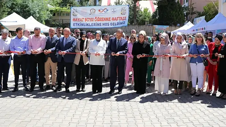 Vali Kızılkaya, Siirt Halk Eğitimi Merkezi Müdürlüğünün Yıl Sonu Sergisi'nin Açılışını Yaptı