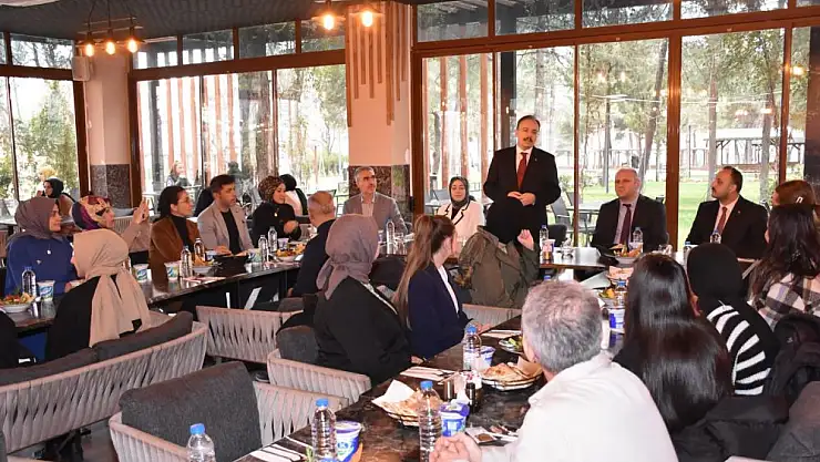 Vali Kızılkaya, TÜBİTAK'ta Dereceye Giren Öğrencilerle Bir Araya Geldi