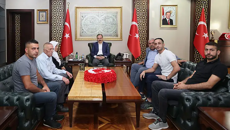 Vali Kızılkaya ve Tuğgeneral Özmen, Şehit Yahya Yıldız'ın Ailesini Ağırladı