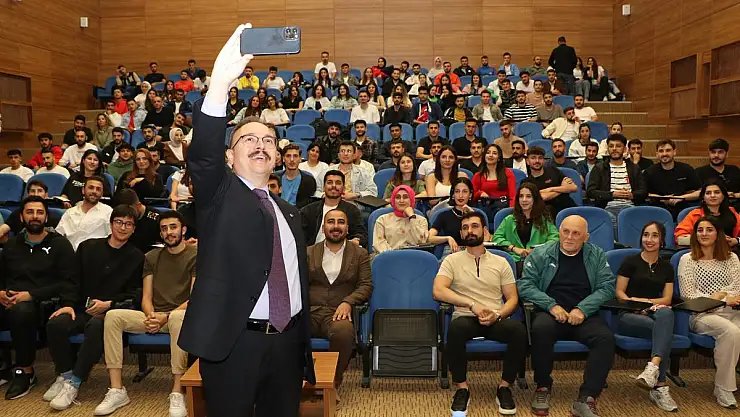 Vali Kızılkaya: 'Yönetim Alanındaki Bilgilerimi Gençlerle Paylaşmaya Devam Edeceğim'