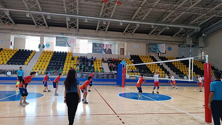 Voleybol Analig Grup Maçları Devam Ediyor