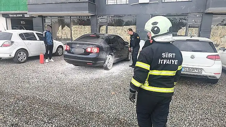 Yangın Çıktığını Zanneden Sürücü, Yangın Tüpüyle Müdahale Edince Olay Farklı Bir Boyut Aldı!