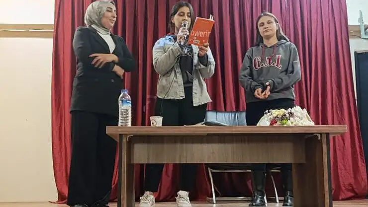 Yazar Şükran Demirhan Siirt'te Öğrencilerle Buluştu!