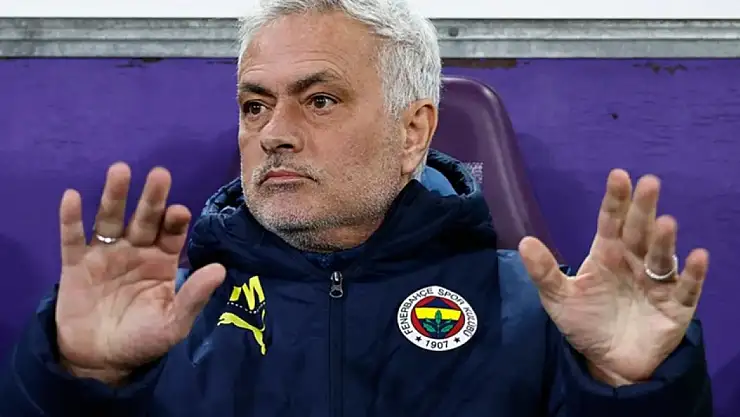 Yıldız Futbolcudan  Mourinho İtirafı: 'Her Gece Bana Mesajı Atıyordu'