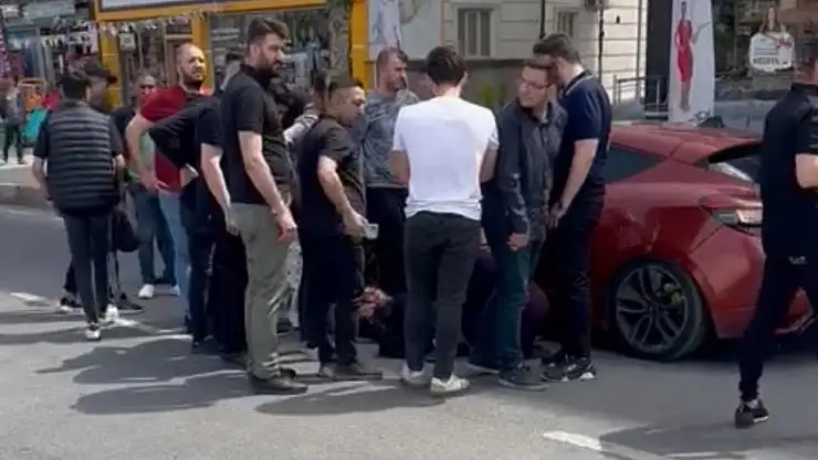 Yolun Karşısına Geçmeye Çalışan Kadına Otomobil Çarptı