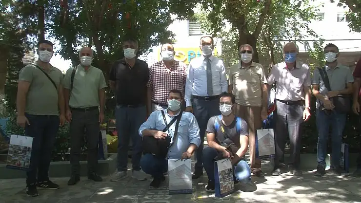 YÜZYÜZE EĞİTİMLE İLGİLİ  ALINAN VE ALINACAK ÖNLEMLER KONUSUNDA BASIN MENSUPLARINI BİLGİLENDİREN İL MİLLİ EĞİTİM MÜDÜRÜ DENİZ EDİP:  'HİÇ BİR SİSTEM YÜZYÜZE EĞİTİMİN YERİNİ ALAMAZ'