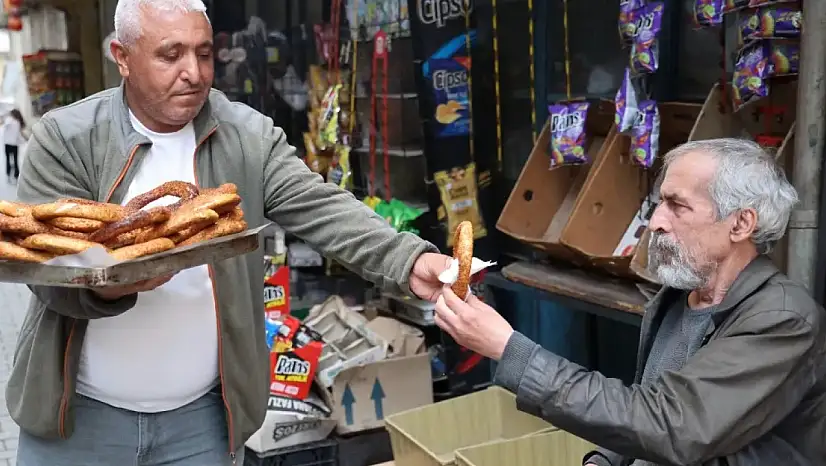 20 Yıl Simit Sattı, 49 Yaşında Sağlık Bakanlığı'na Atandı! Annesi İnanmadı