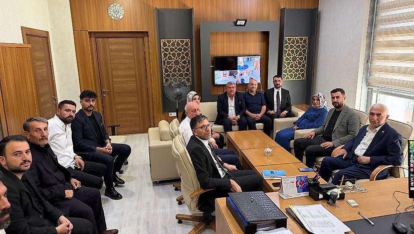 AK Parti Siirt teşkilatından Sosyal Yardımlaşma ve Dayanışma Vakfı'na ziyaret