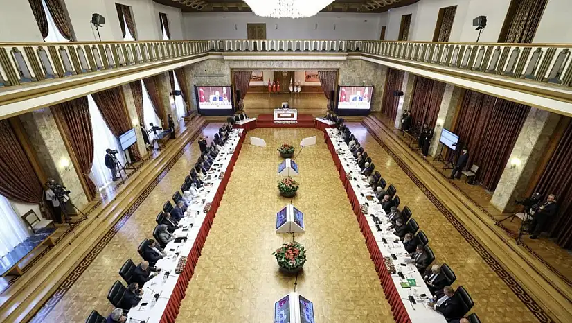 AK Parti ve CHP Kritik Toplantılara Hazırlanıyor: İmralı Kararı Yarın Verilecek