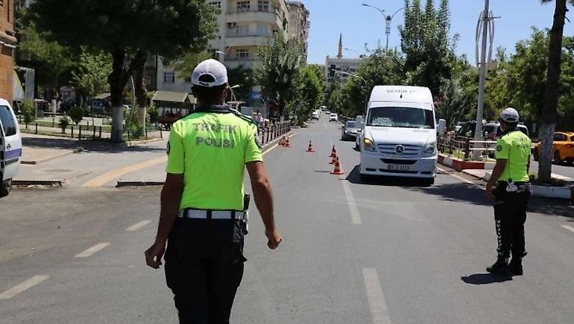 Araç Sahiplerine Müjde! Trafik Polisi Artık Aparatlar İçin Ceza Yazamayacak
