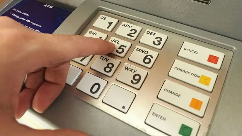 ATM Kullananlara Önemli Uyarı: Kartı Takmadan Önce Bu Tuşa Basın