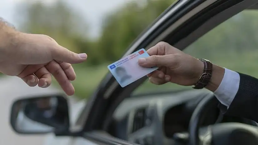 Bakan Yerlikaya açıkladı: Kırmızı ışık ihlalinde 6'ncı kezde ehliyet iptal edilecek