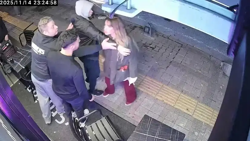 Bakırköy'de Siirtli alkollü kadın ortalığı birbirine kattı! Tekme atıp 'Belki çocuğun olmaz' dediği anlar kamerada