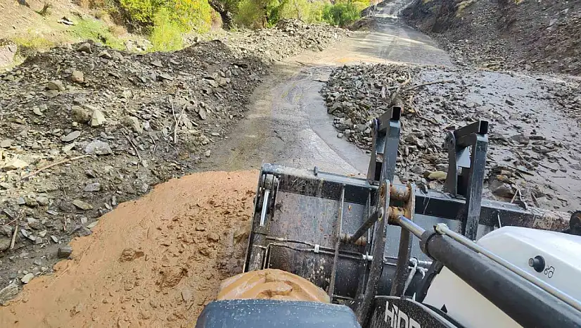 Batman'da şiddetli yağış ile birlikte kapanan köy ve mezra yolları ulaşıma açıldı
