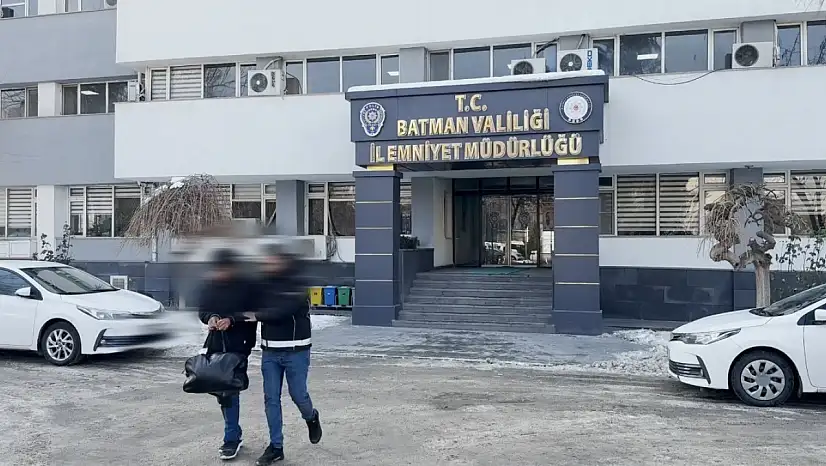 Batman'da yabancı uyruklu bir  şahsın midesinden 64 parça uyuşturucu çıktı