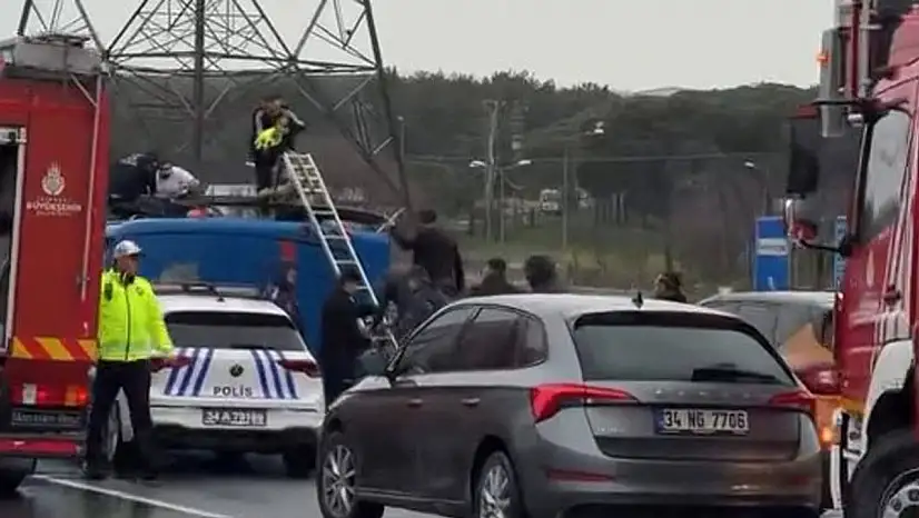 Cezaevi Nakil Aracı Devrildi: 6'sı Jandarma 19 Kişi Yaralandı