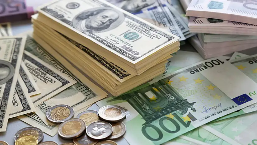 Dolar 42 TL'yi Aştı! Euro ve Sterlin Rekor Seviyelerde: Döviz Güne Hızlı Başladı