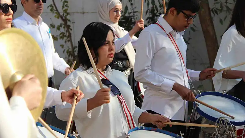 Şırnak'ta engelliler hem eğlendi hem eğlendirdi