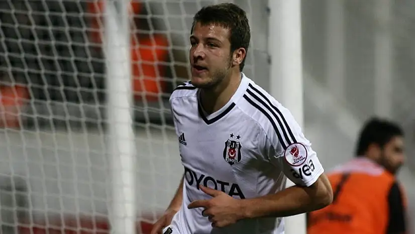 Eski Futbolcu Batuhan Karadeniz ve Fedlan Kılıçaslan Hakkında Kırmızı Bülten Kararı