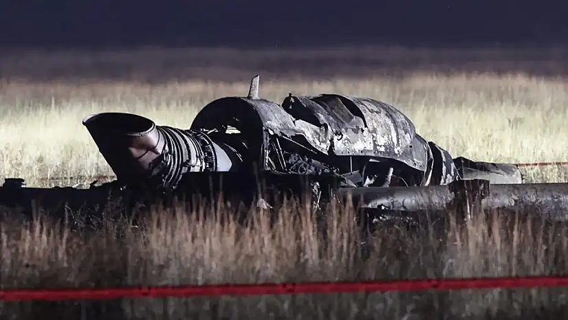 Gürcistan'da düşen askeri uçağın enkazından ilk görüntüler: 8 bin metrede üçe ayrıldı