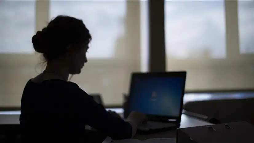 İşe Sürekli Erken Giden Kadın İşten Kovuldu