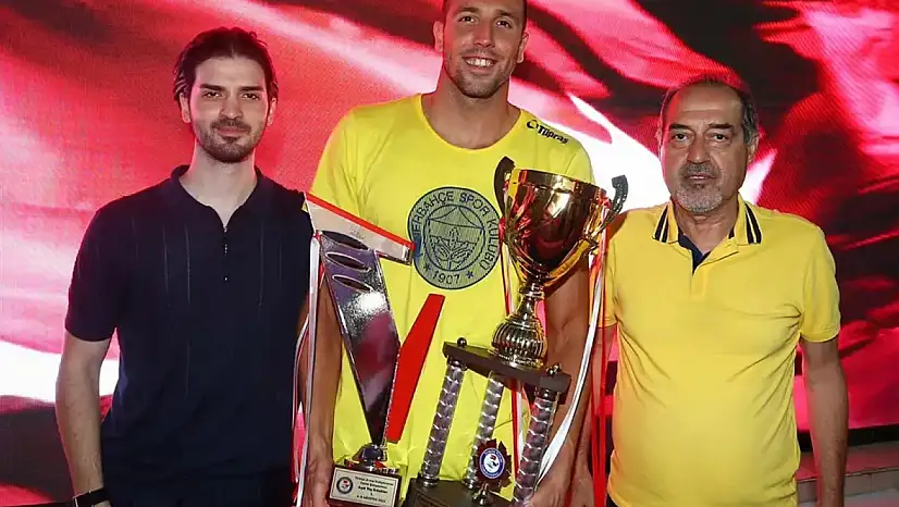 Kupa Galatasaray'dan alındı, Fenerbahçe'ye verildi