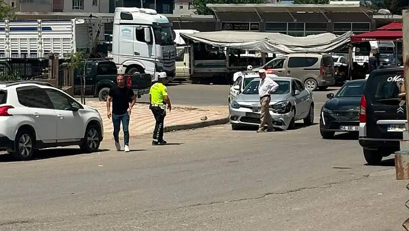 Kurtalan'da maddi hasarlı trafik kazası