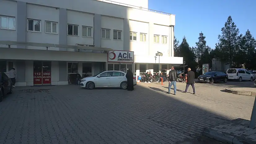 Kurtalan'da Traktör Devrildi: İki Kardeş Yaralandı