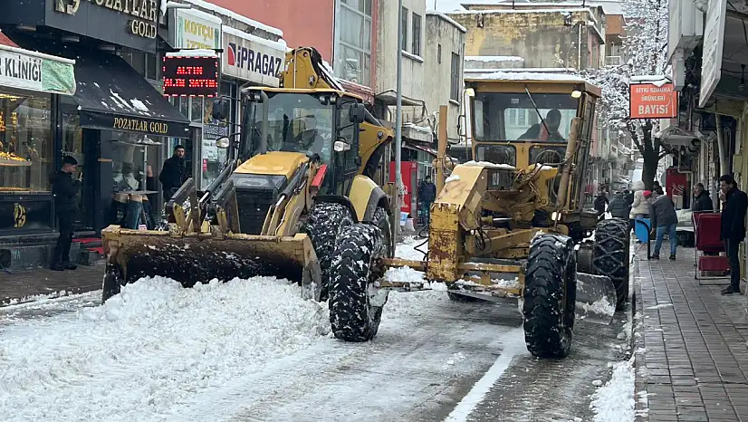 Kurtalan Merkezde Kar Temizleme Çalışmaları Sürüyor