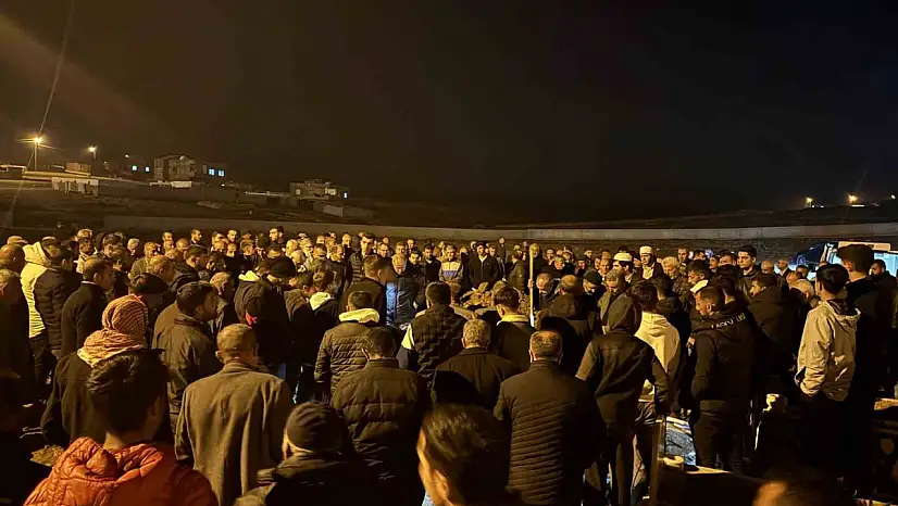 Komşu ilimizde Mardin'de evde ölü bulunan aileden baba defnedildi