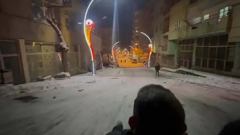 Siirt Pervari'de vatandaşlar kar yağışının tadını kayarak çıkardı