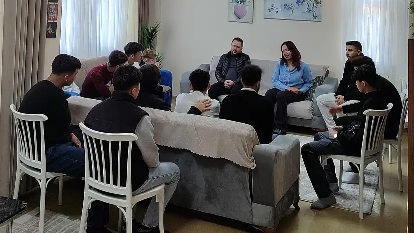 Rol model buluşması: Cumhuriyet savcısı Abdülkadir Acar, Siirt'te çocuklarla bir araya geldi