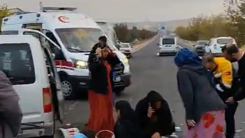 Şanlıurfa'da iki araç çarpıştı: 11 kişi yaralandı