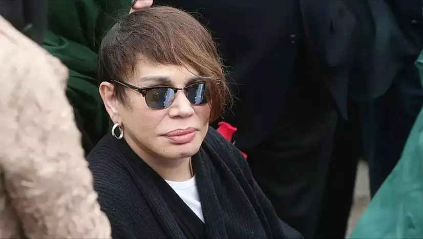 Sezen Aksu'nun testi pozitif çıktı, karantinaya alındı