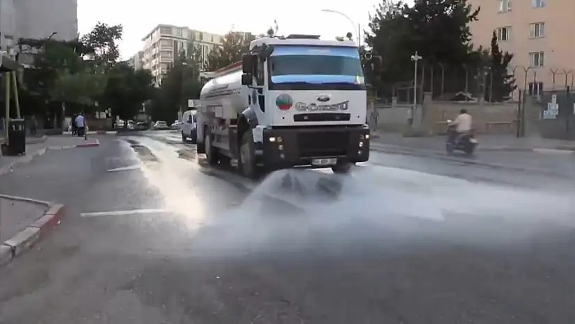 Siirt Belediyesi Sokakları Yıkamaya Başladı