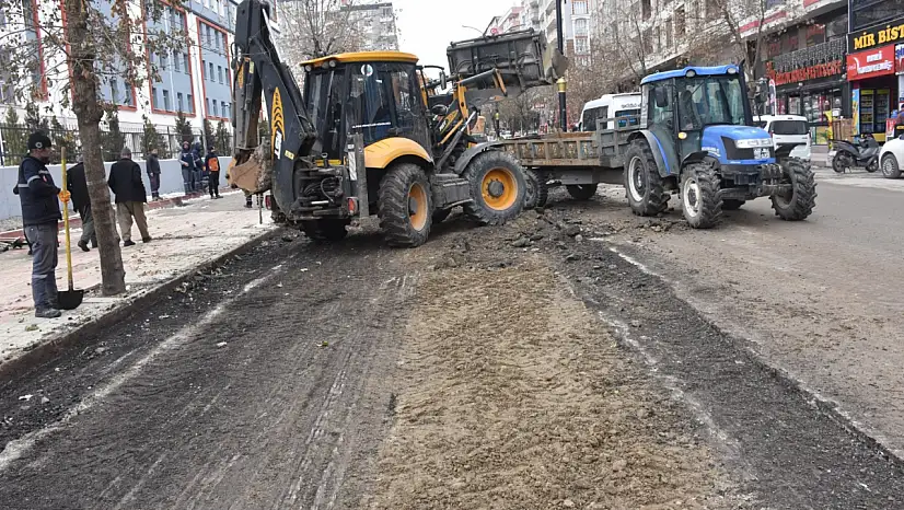Siirt Belediyesi ulaşım güvenliği için asfalt onarımı yaptı