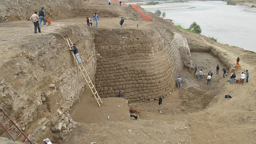 Siirt Eski Milletvekili Kültür Bakanlığı ile Görüştü! Siirt'te Eski Tarih Yeniden Gün Yüzüne Çıkacak Mı? Arkeolojik Kazıların Yeniden Başlaması Gündemde