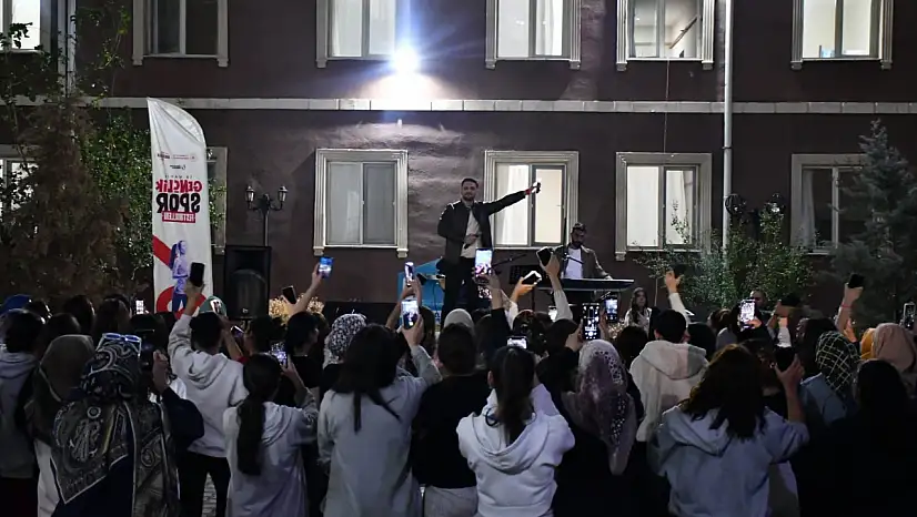 Siirt Hassa Hatun Kız Öğrenci Yurdu'nda Gençler ''Sosyal Medyadan Sosyal Meydana'' Etkinliğinde Buluştu