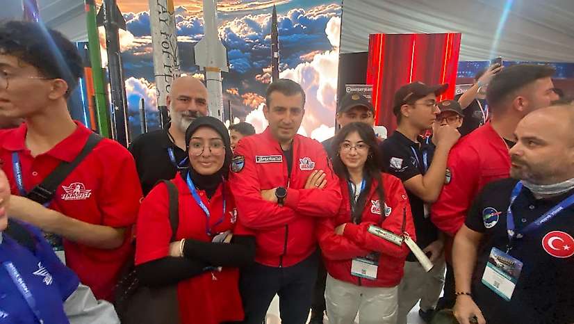 Siirt'in Marifet Roket Takımına TEKNOFEST'te Selçuk Bayraktar Ziyareti