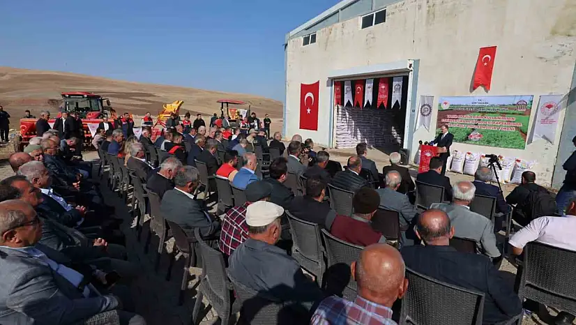 Siirt'te çiftçilere 203 ton kırmızı mercimek dağıtıldı