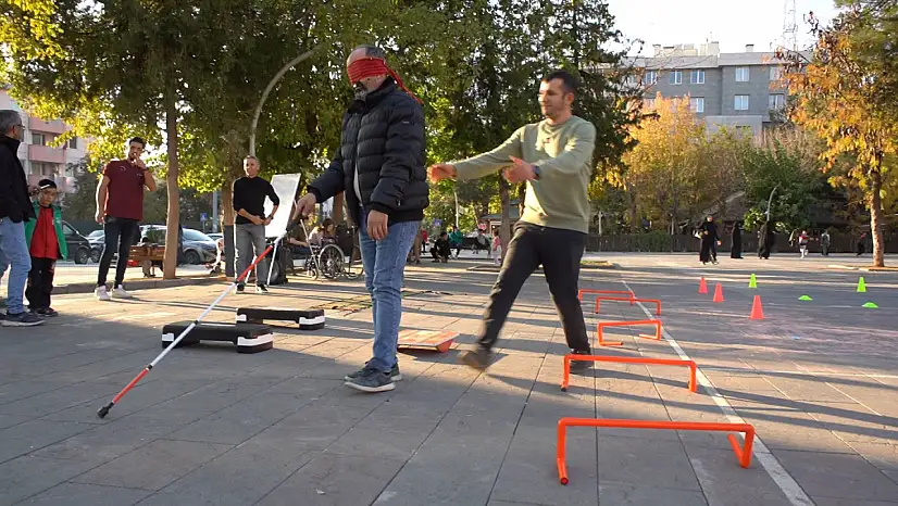 Siirt'te 3 Aralık kapsamında 'Empati Parkuru' kuruldu