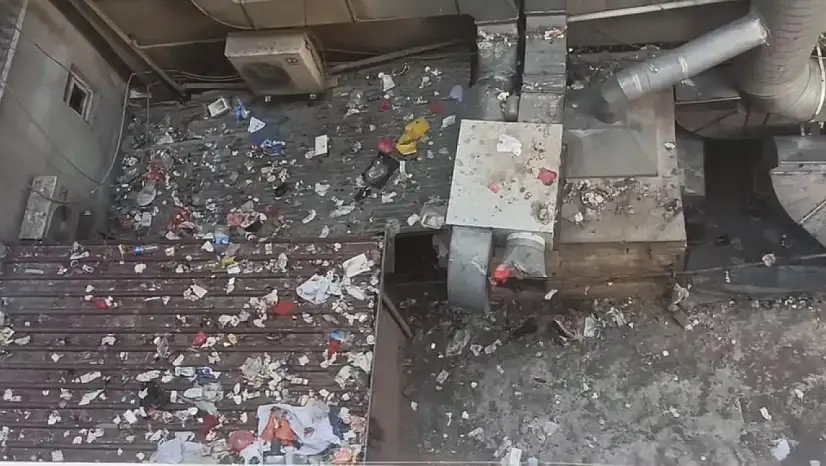 Siirt'te Apartman Aralarına Atılan Çöpler Vatandaşları Rahatsız Ediyor