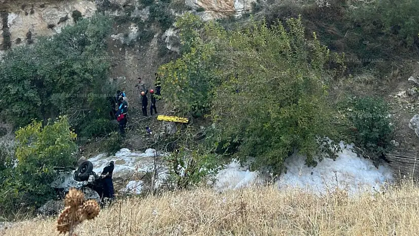 Siirt'te Araç Uçurumdan Yuvarlandı: 1 Ölü 1 Yaralı! Kazanın Dün Olduğu Ekiplere Yeni Bildirildiği İddiası