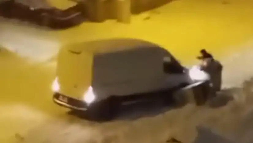 Siirt'te Buzlanan Yollarda Araçlar Zor Anlar Yaşıyor